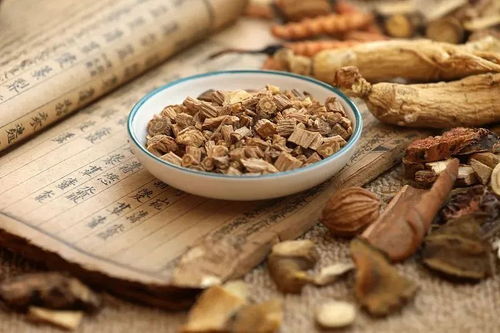 誰在炒作中藥材與放射性藥品價格？